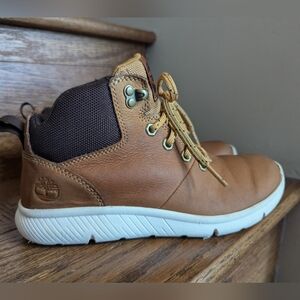 Timberland Mid Hiker Kids size 2  leather Boots